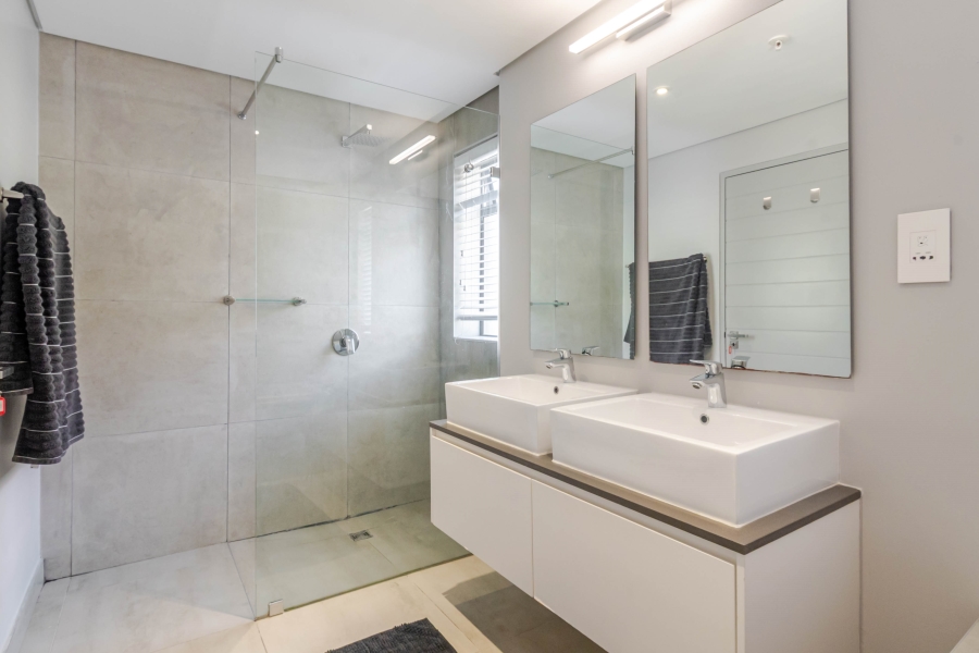 To Let 2 Bedroom Property for Rent in Green Point Western Cape